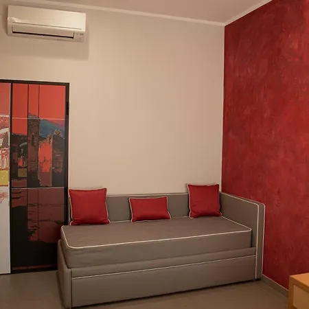 Lapillus Couette-café Pompéi